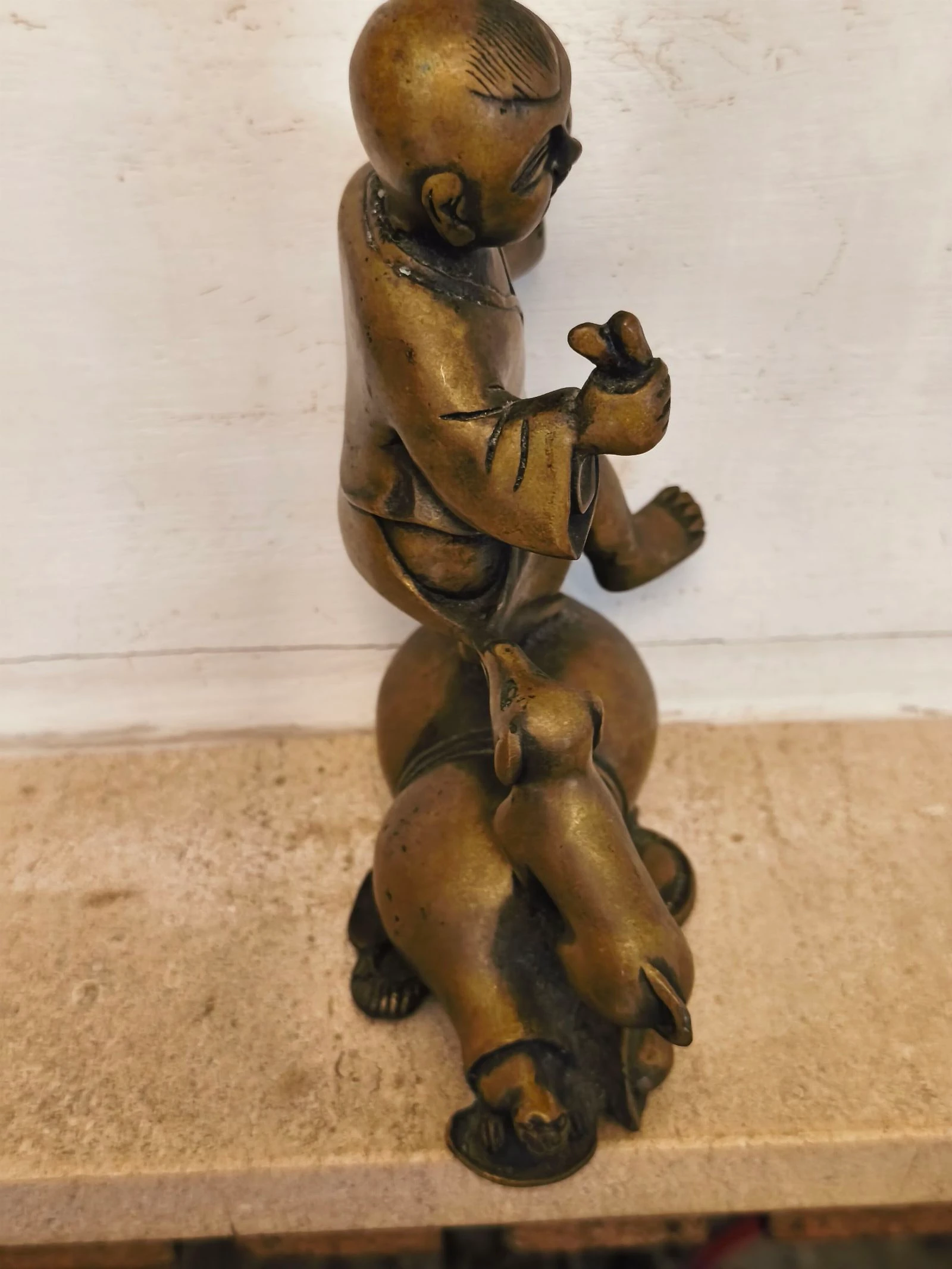 Figura escultura de bronce antigua perro y muchacho – photo 8